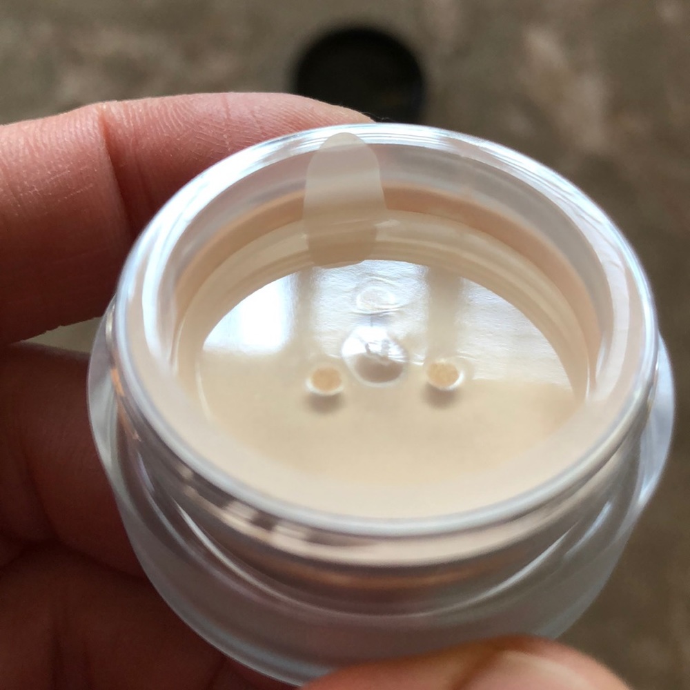 Laura Mercier Translucent Setting Powder - Picture 3 of 3